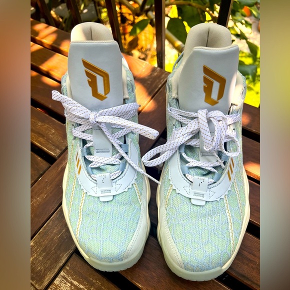 Size 10 adidas Dame 7 Christmas Pack is a special edition sneaker - Picture 1 of 13